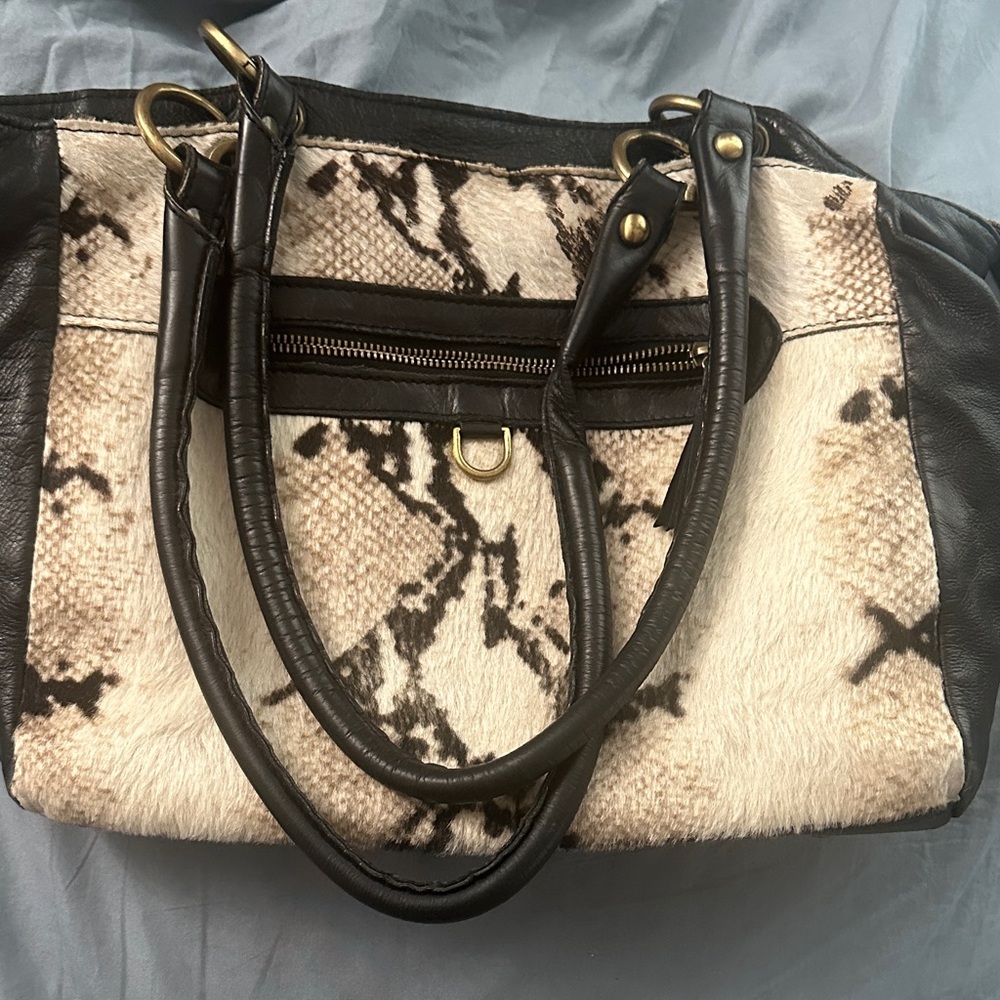 INNUE Genuine leather Black and Cream Snake-Print Tote Bag with Gold Hardware